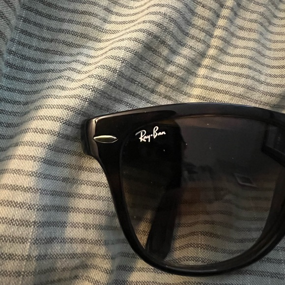 Ray Ban RB 4195 Folding Wayfarers. - Picture 8 of 9